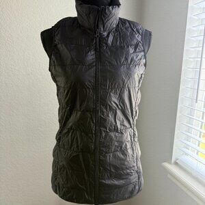 Quince Lightweight Down Puffer Vest, Size XS, Black